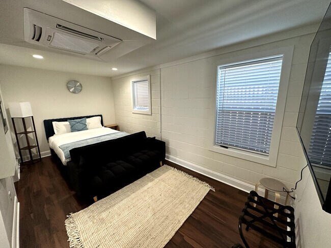 Foto del edificio - 221A Crest Ln