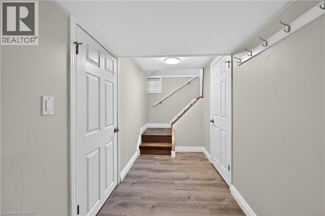 Photo du bâtiment - 380 E 18th St