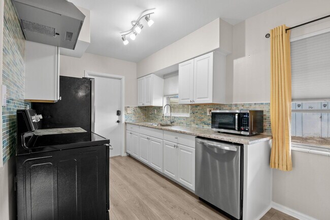 Foto del edificio - 5600 33rd Ave N