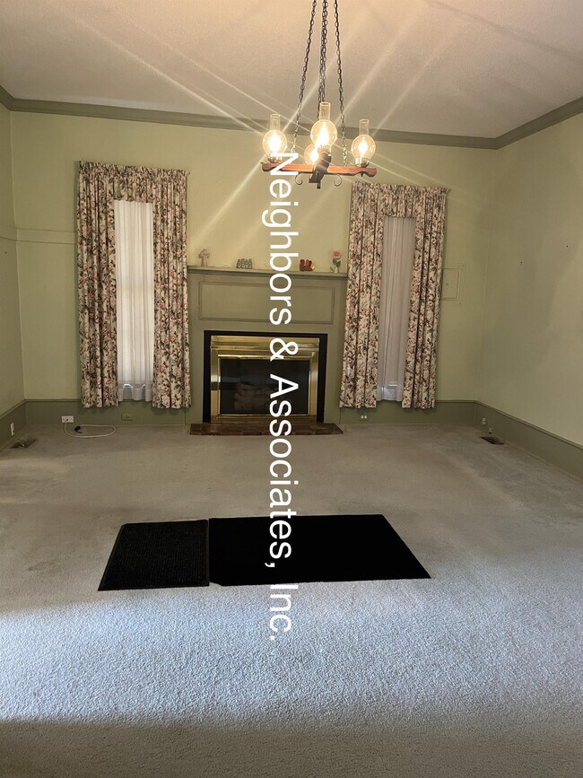 Building Photo - 800 Lennie Ln