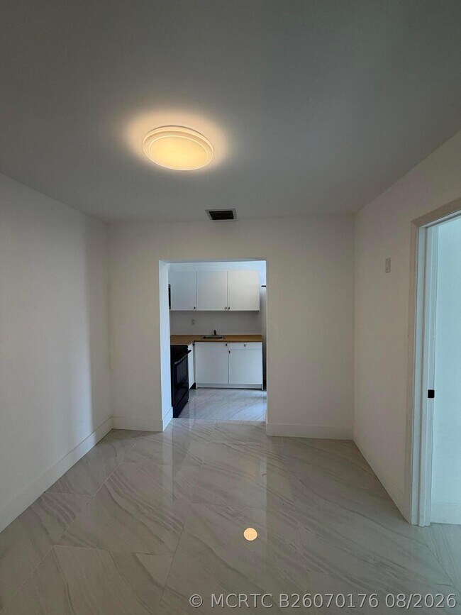 Foto del edificio - 8211 Biscayne Blvd