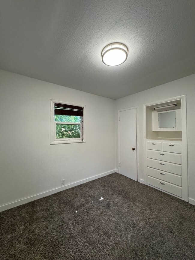 Foto del edificio - 2-Bedroom Duplex for Rent Near Downtown