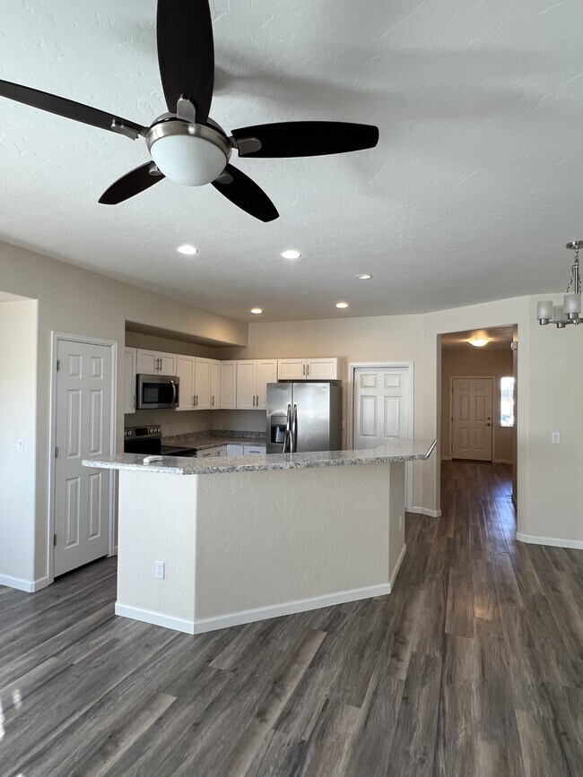 Foto del edificio - 615 Canyon Vista Way