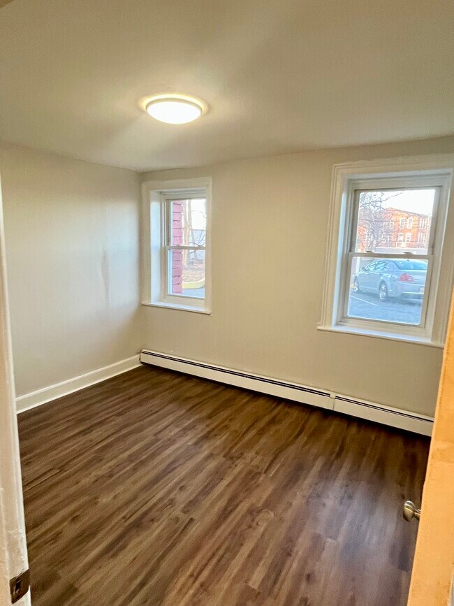 Foto del edificio - 23 Pompton Rd