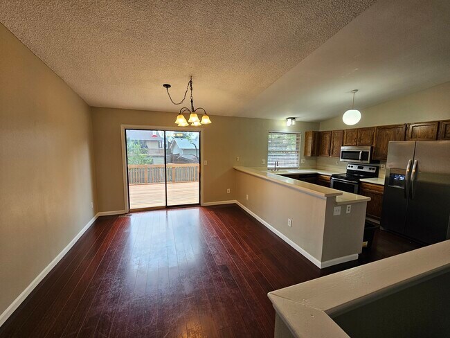 Dining Area - 943 Bayfield Way