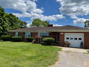 Building Photo - 70 Sunny Knoll Ln