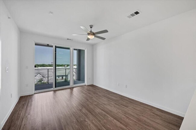 Foto del edificio - 4801 Springdale Rd