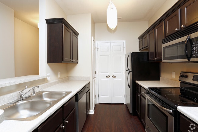 Phase II- Kitchen - Auburn Hills Apartments