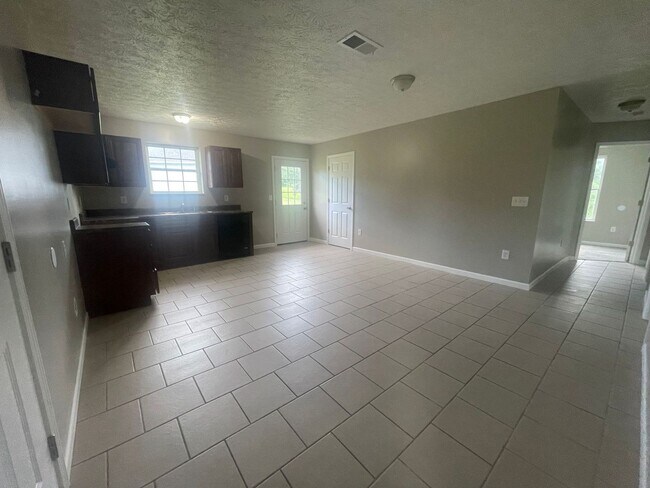 Foto del edificio - 3 bedroom, 2 bathroom home in the heart of...