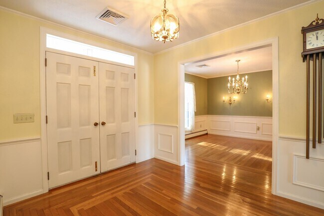Building Photo - 11 Strawberry Hill Rd