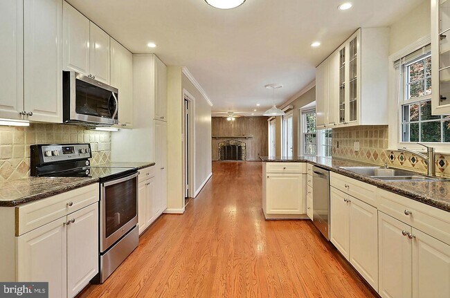 Building Photo - 9301 Langford Ct