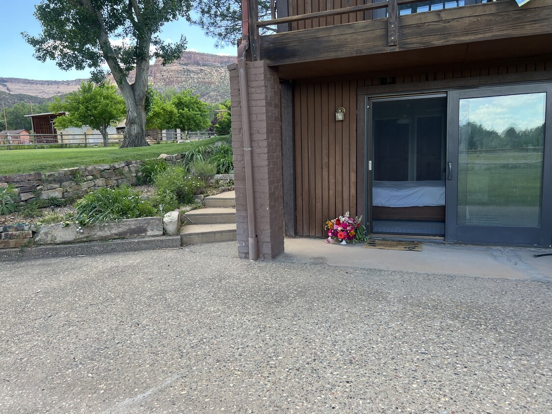 Private entrance - 636 19 1/2 Rd