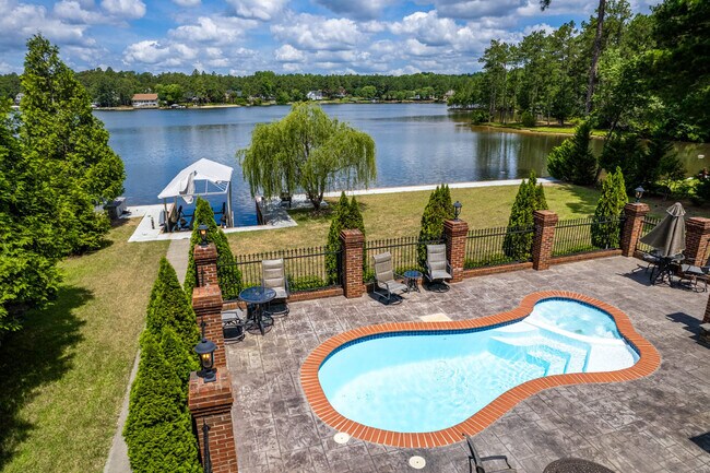 Foto del edificio - 142 Wateredge Ln