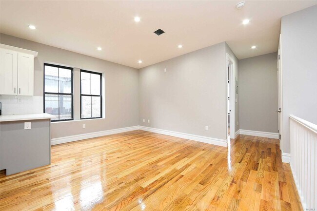 Foto del edificio - 699 Essex St