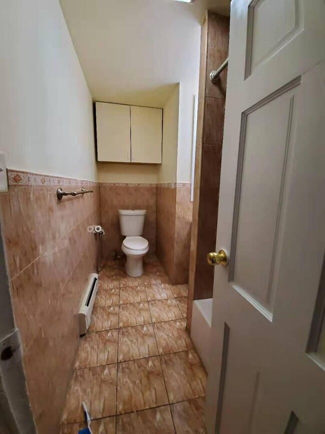 Bathroom - 9525 115th St