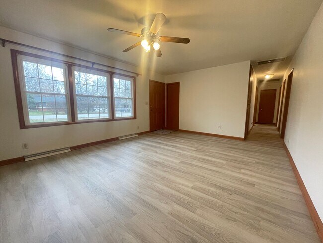 Foto del edificio - 2001 S Glencrest Ave