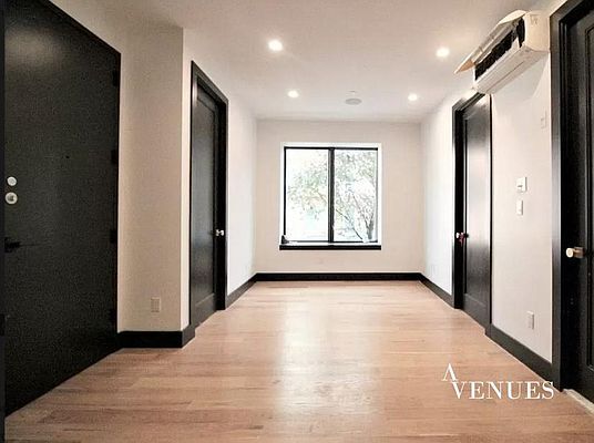 Building Photo - 561 4th Ave