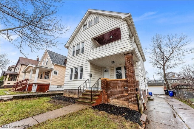 Building Photo - 7902 Rosewood Ave