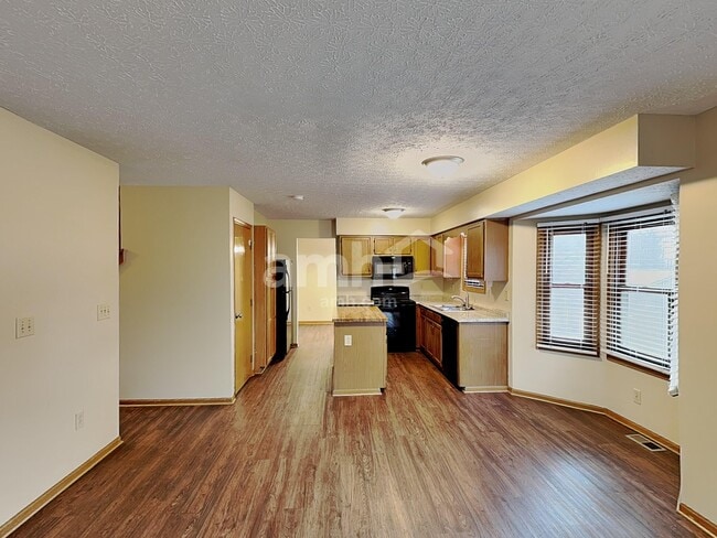 Building Photo - 105 Elmwood St