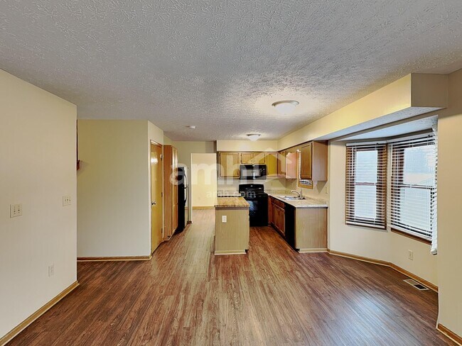 Foto del edificio - 105 Elmwood St