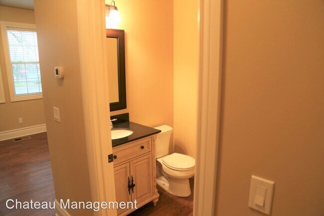 Building Photo - 5 br, 6 bath House - 1210 SE Crystal Lake Dr.