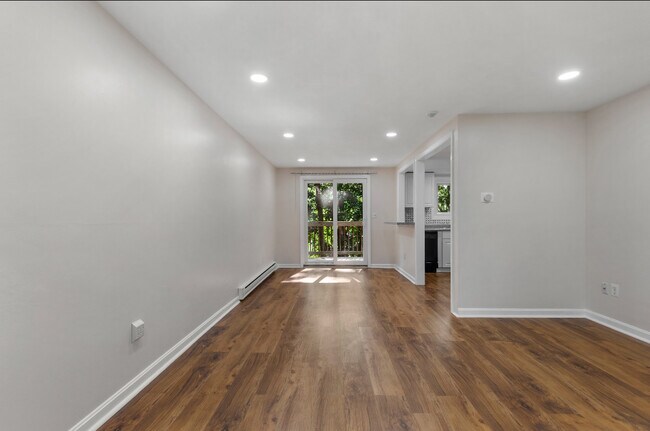 Foto del edificio - 650 Robbins Ave