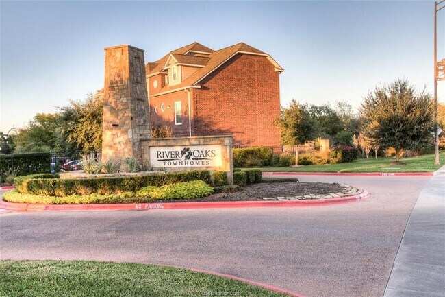 Building Photo - 305 Holleman Dr E
