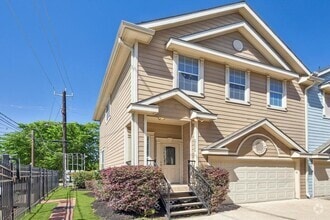 Building Photo - 2624 Detering St