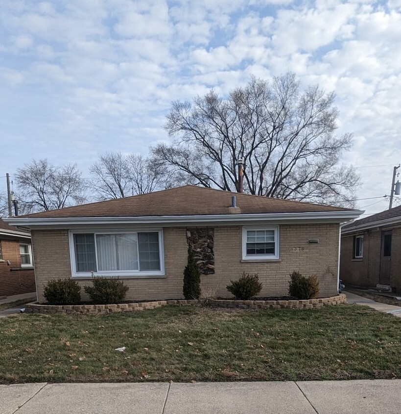 Front of Apartment - 379 Mackinaw Ave