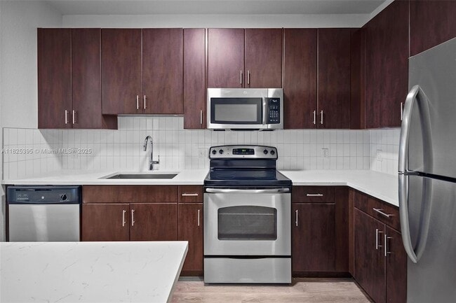Foto del edificio - 10170 SW 7th St