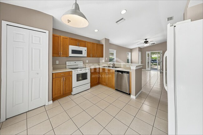 Foto del edificio - 11505 Crestlake Village Dr