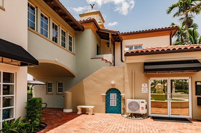 Foto del edificio - 3200 Village Walk Cir
