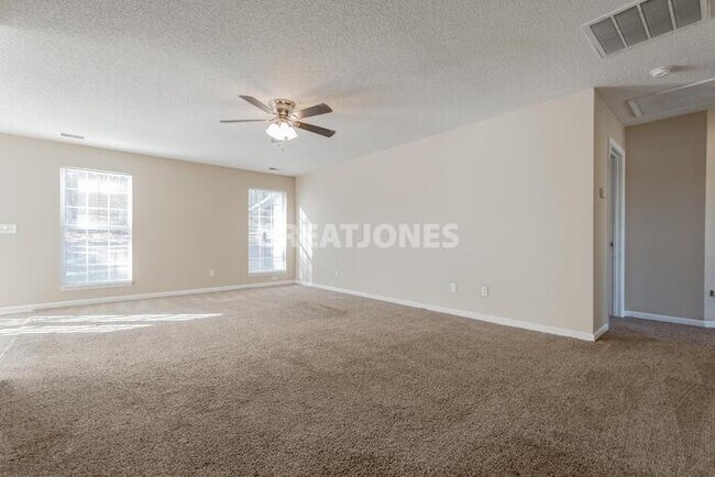Foto del edificio - 224 Bridleridge Rd