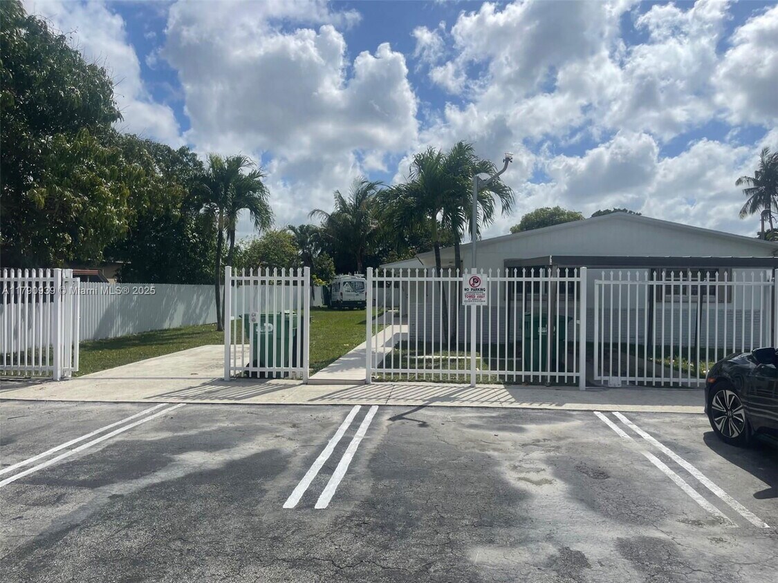 Primary Photo - 262 Northwest Dr