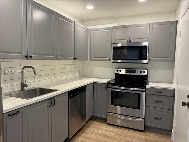 Foto del edificio - 8335 SW 72nd Ave
