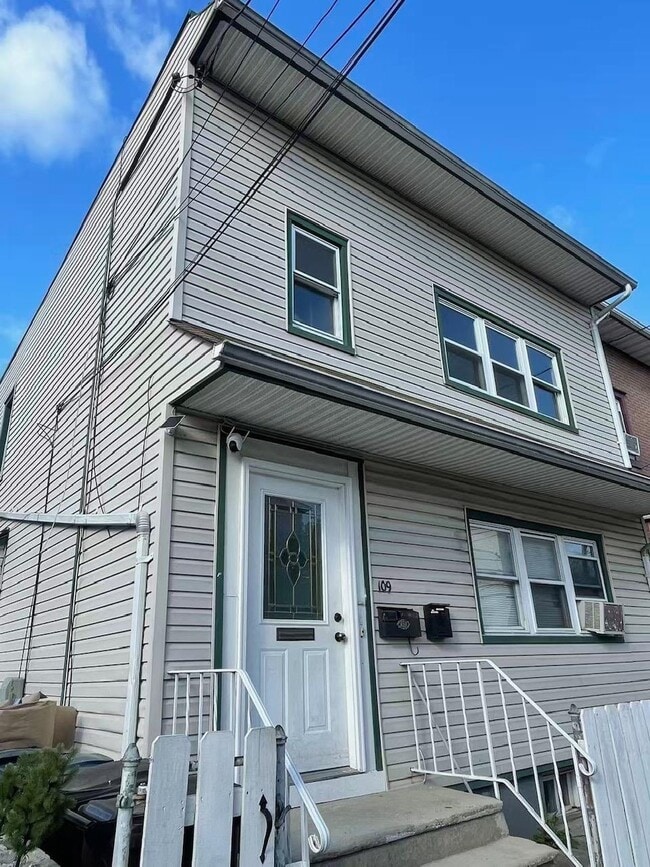 Building Photo - 109 70th St