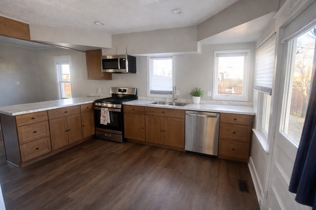 Photo - 146 6th St House