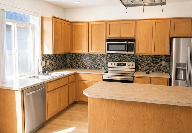 Building Photo - Bright & Welcoming 3-Bedroom Home in Ridgefield — Available Now