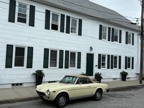 Building Photo - 14 Trumbull St