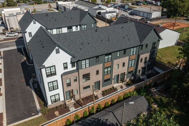 Foto del edificio - 2 BR 2.5 BA- Downtown Greenville Townhome- FOR RENT