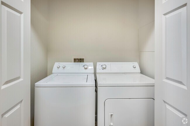 2BR, 2BA - 980SF - Lavandería - Lincoln Gardens Apartments