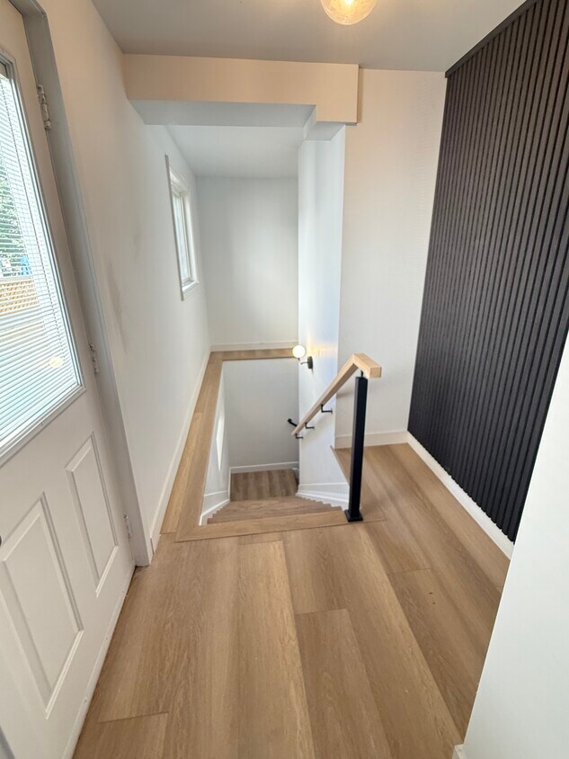 Entrance - 1665 Teakdale Av