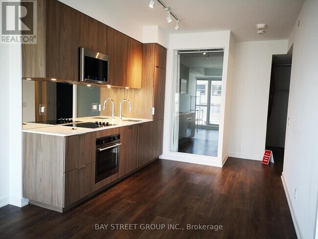 Photo du bâtiment - 609-609 Avenue Rd