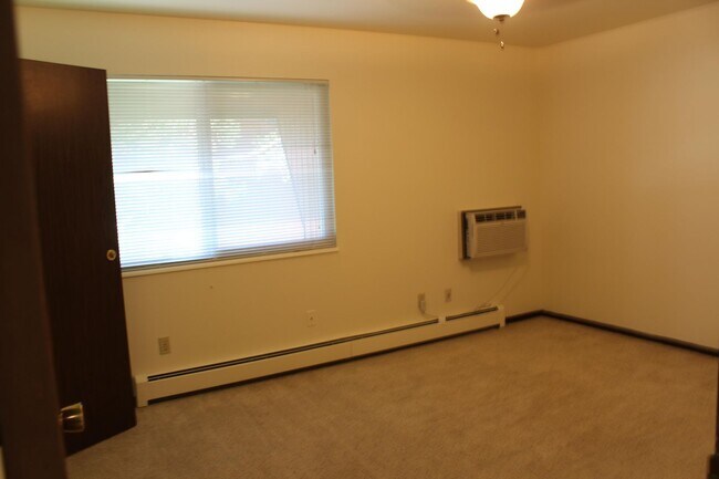 Building Photo - Convenient Living Just Minutes from CSU | 3-Bedroom Condo