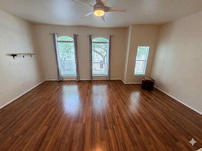 Foto del edificio - 1253 W 17th St