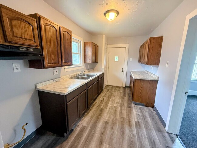 Foto del edificio - Three bedroom one bathroom home for rent