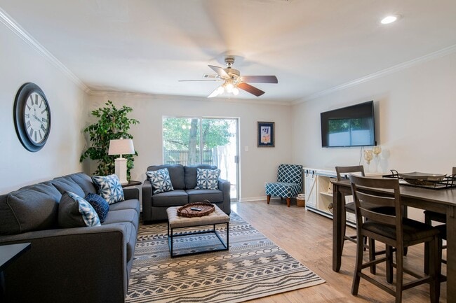 Building Photo - Conveniently Located Furnished Townhome in...
