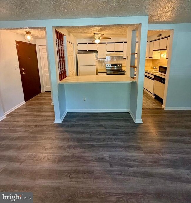 Foto del edificio - 8030 Abbey Ct