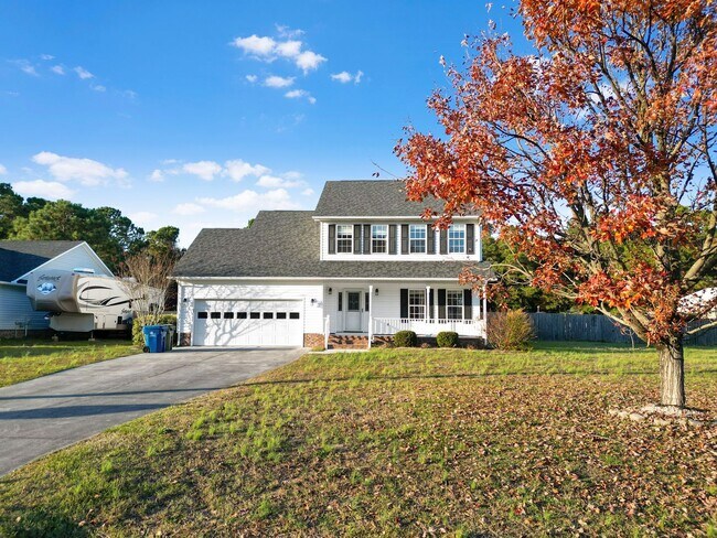 Foto del edificio - Farmhouse-Style Home Minutes from the Water | No HOA