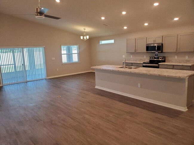 Foto del edificio - South Lakeland 3 bedroom 2 bath!